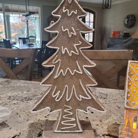 Gingerbread House and Tree-NWT - Picture 2 of 7